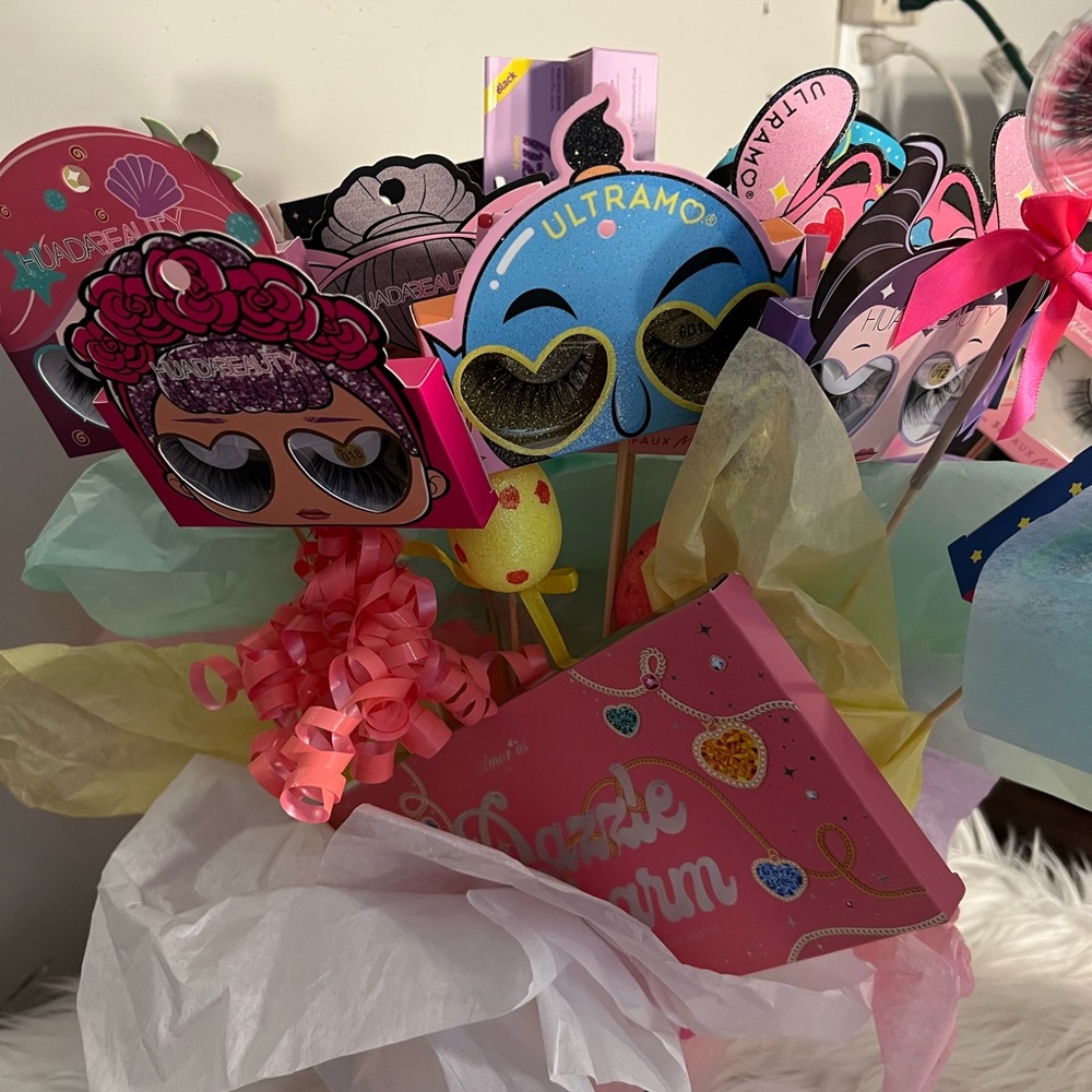 Eyelash baskets